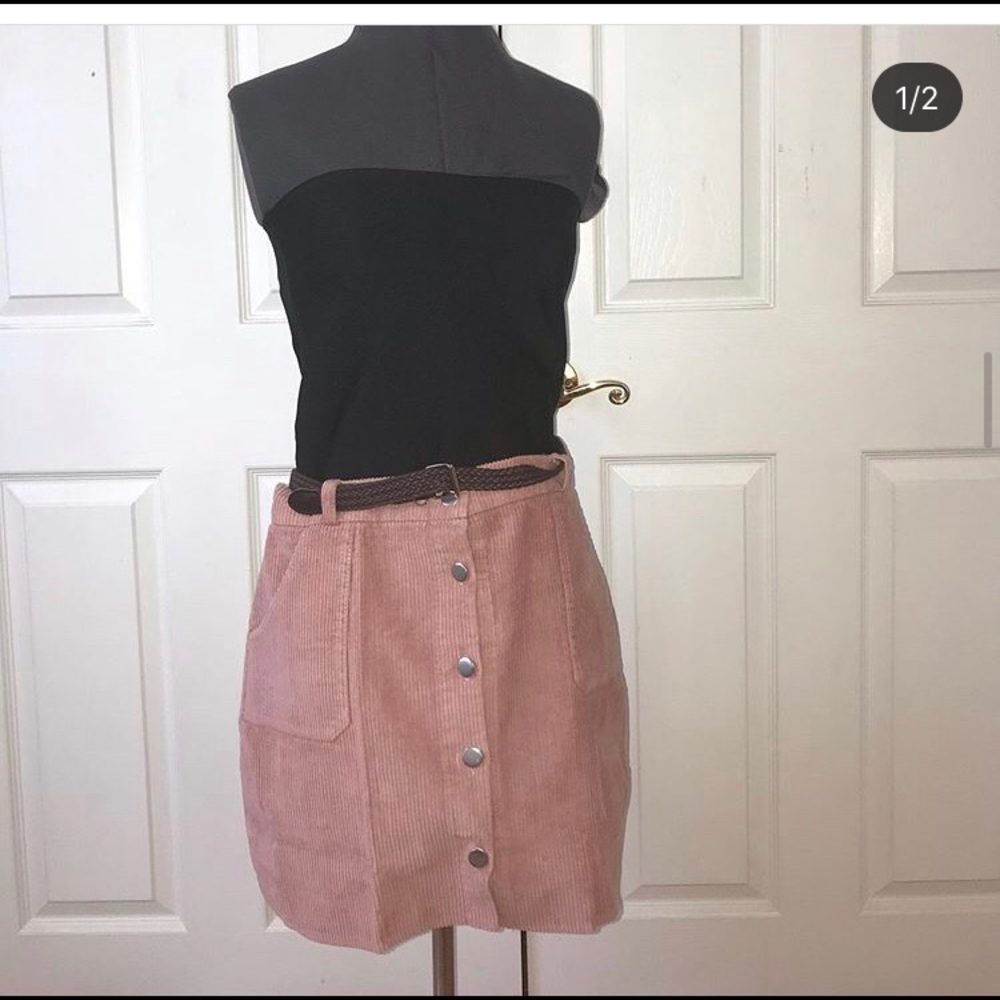 cute pink skirt!